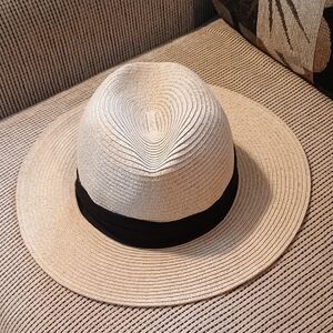 NWOT Stylish Cream Fedora Hat with Black Band